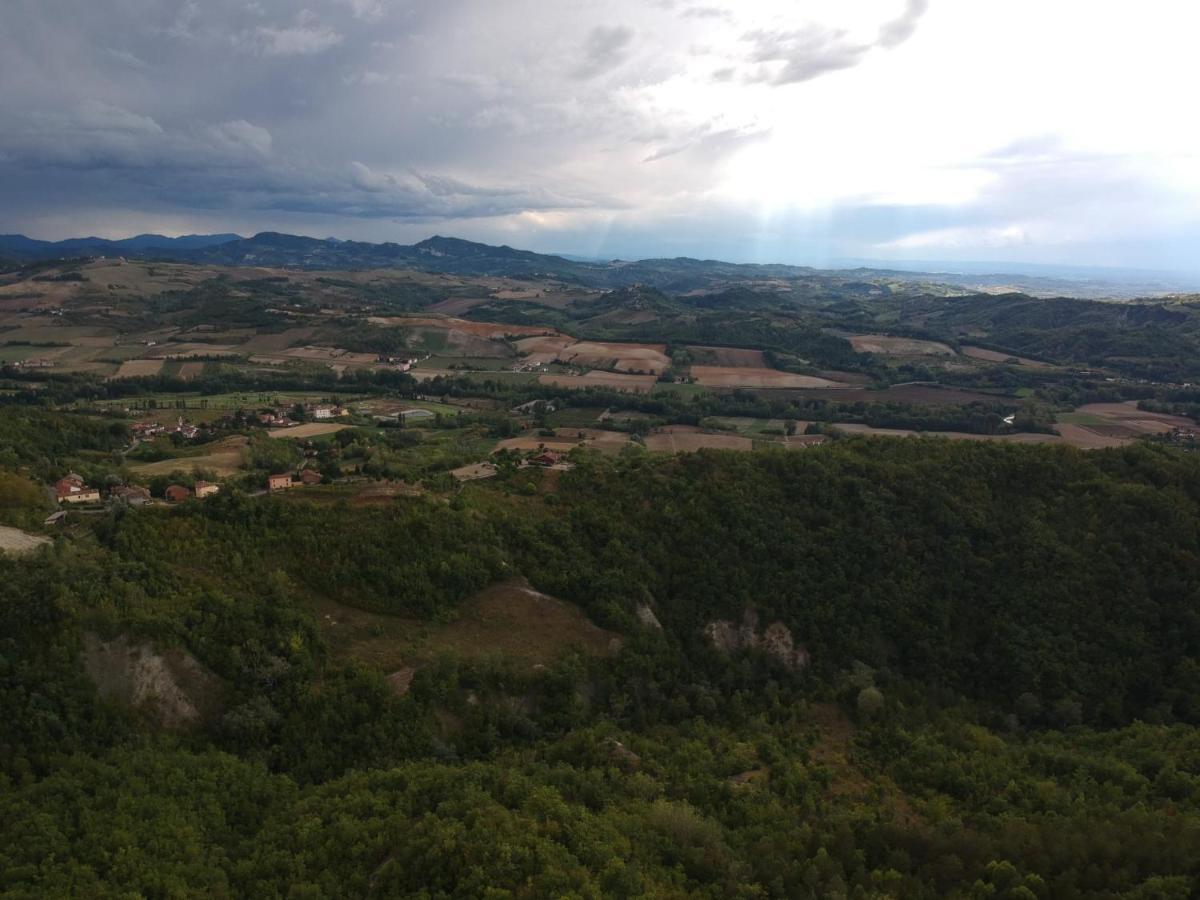 Oasi Di Mastarone - Il Vino E Le Rose Villa Momperone Luaran gambar