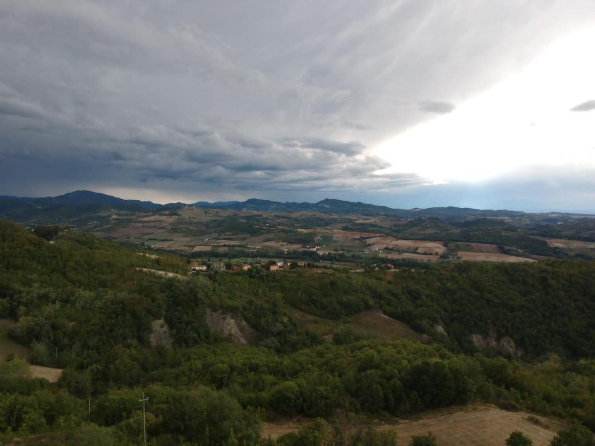 Oasi Di Mastarone - Il Vino E Le Rose Villa Momperone Luaran gambar