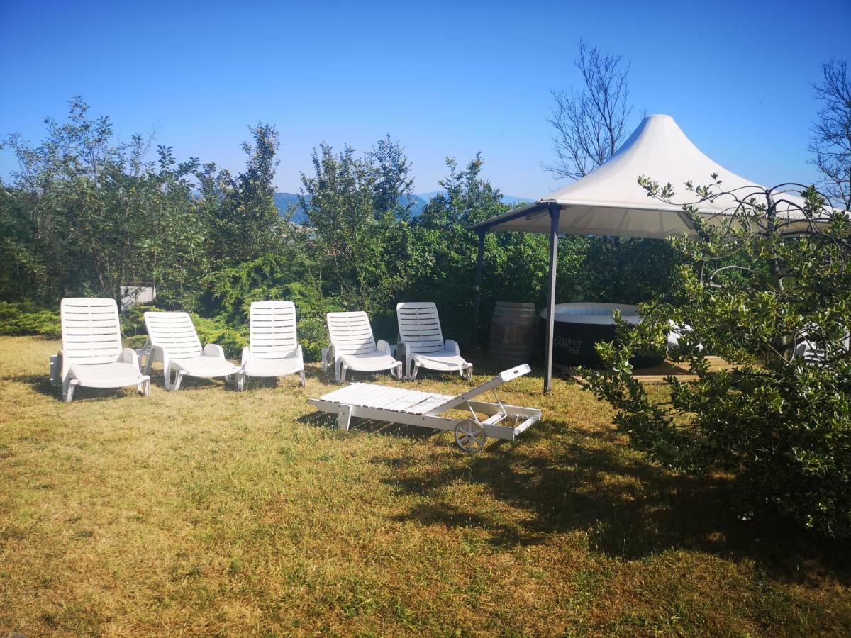 Oasi Di Mastarone - Il Vino E Le Rose Villa Momperone Luaran gambar